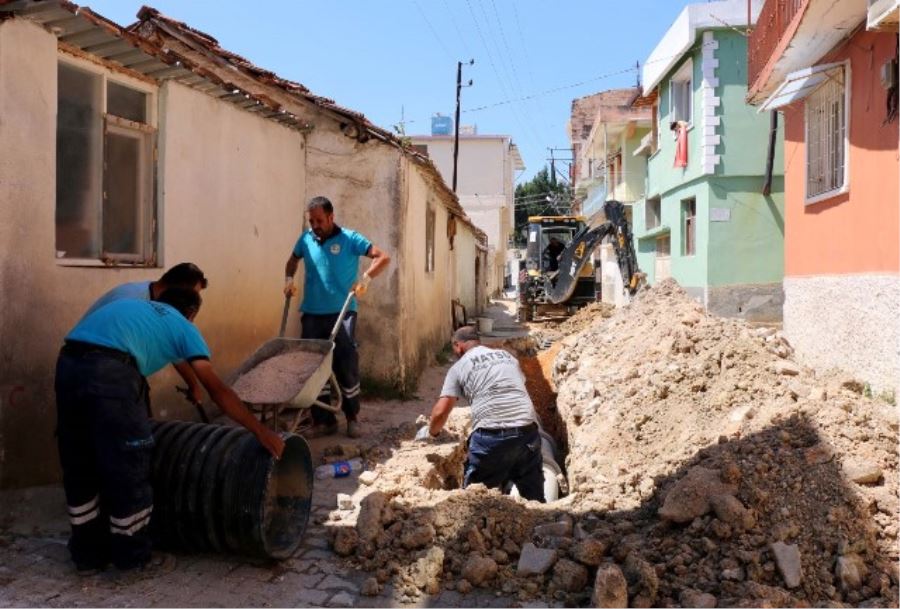 ALTINÖZÜ FATİKLİ’DE YAĞMUR SUYU HATTI İHTİYACI KARŞILANDI