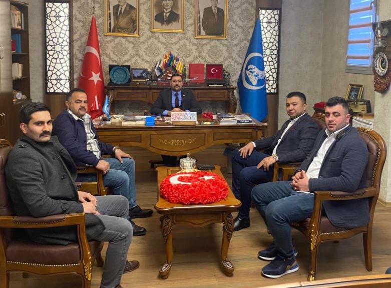 İŞ İNSANI ÖZYURT’TAN ÜLKÜ OCAKLARINA ZİYARET