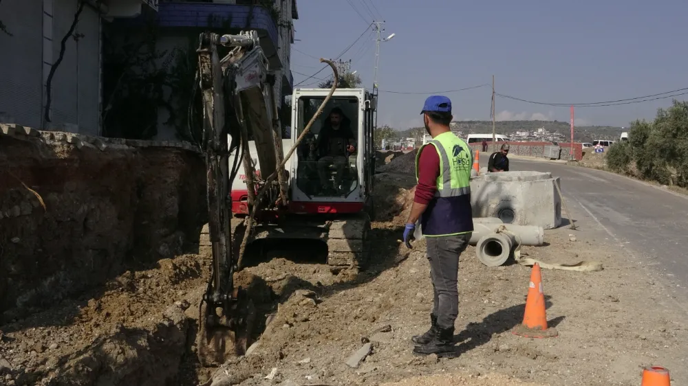 ALTINÖZÜ ZEYTİNDALI MAHALLESİ’NDE ALTYAPI YENİLENİYOR