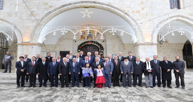 BAŞKAN SAVAŞ HRİSTİYAN HEMŞEHRİLERİNİN COŞKUSUNA ORTAK OLDU