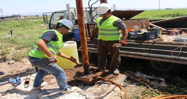 KUMLU?DA 3 MAHALLEYİ BESLEYEN KUYUNUN POMPASI YENİLENDİ