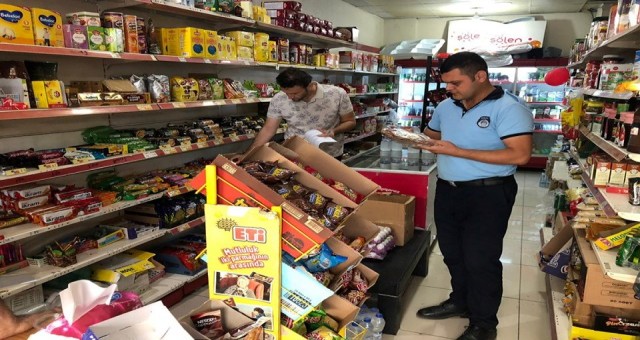 KIRIKHAN BELEDİYESİ ZABITA MÜDÜRLÜĞÜ EKİPLERİ MARKET VE PAZAR DENETİMLERİNDE TAVİZ VERMİYOR